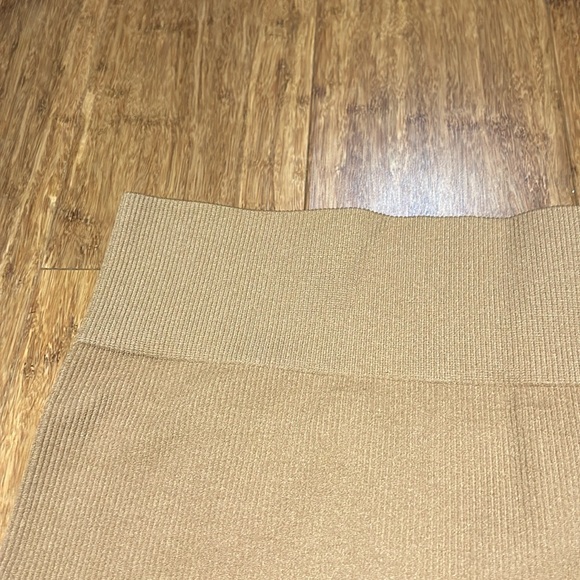 Women’s Ribbed Biker Shorts - Picture 2 of 4